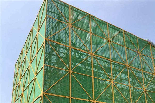 建筑安全防护用金属丝网：楼体爬架网片、基坑